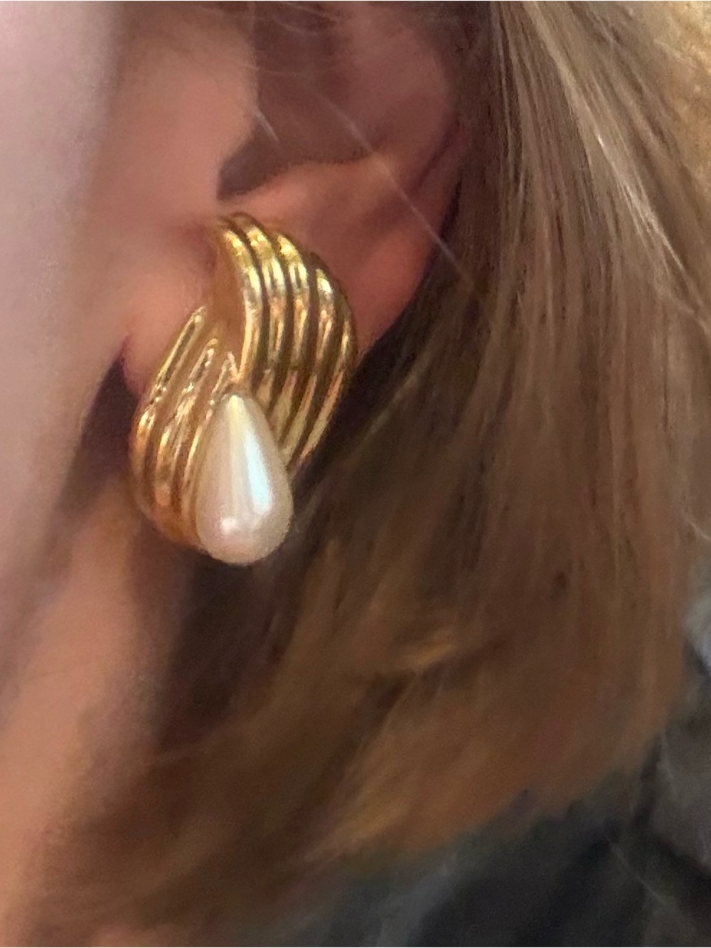 Source Unknown Gold Teardrop Pearl Earrings - Cream & Gold